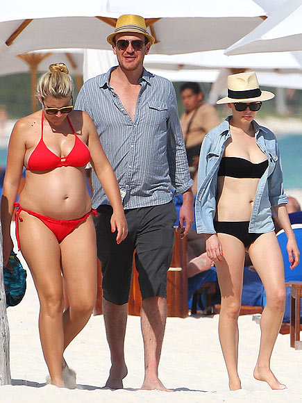 1. THEY HAD THE CUTEST HOOKUP STORY photo | Busy Philipps, Jason Segel, Michelle Williams