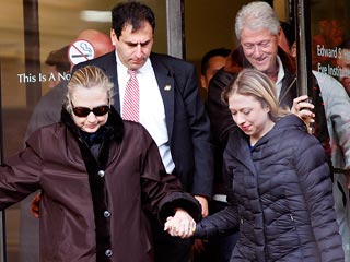 Hillary Clinton Back at Home to Recover from Blood Clot