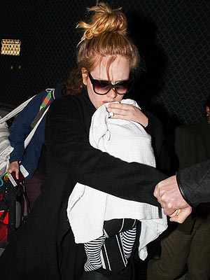 Adele Arrives in Los Angeles for the Golden Globe Awards