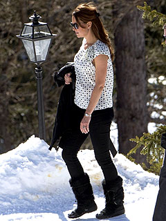 Pregnant Kate Hits the Swiss Slopes – in Short Sleeves and No Skis! | Kate Middleton