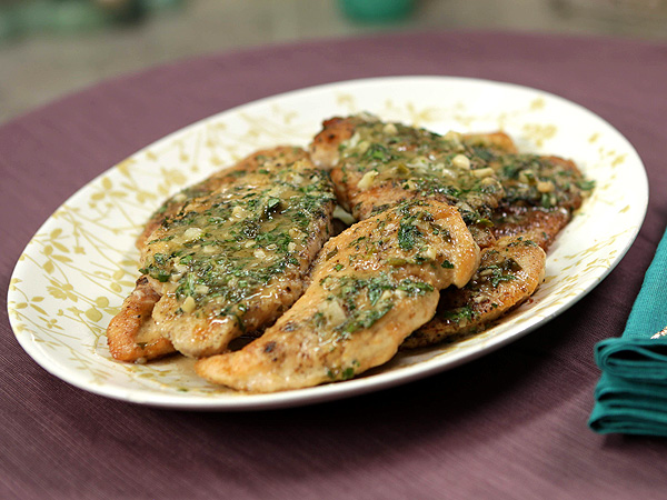 Kimberly Schlapman Cooks Up Savory Chicken Cutlets & Citrus Salad| Little Big Town, Celebrity Diners Club