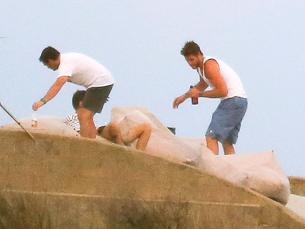 Liam Hemsworth Retreats to Australia as Miley Cyrus Breakup Rumors Swirl| Couples, Engagements, Liam Hemsworth, Miley Cyrus
