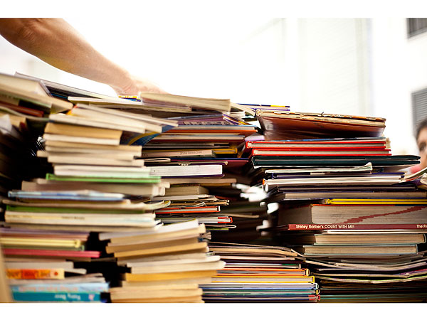 Rebecca Constantino Brings Books to Disadvantaged Schools| Heroes Among Us, Good Deeds, Real People Stories, Real Heroes
