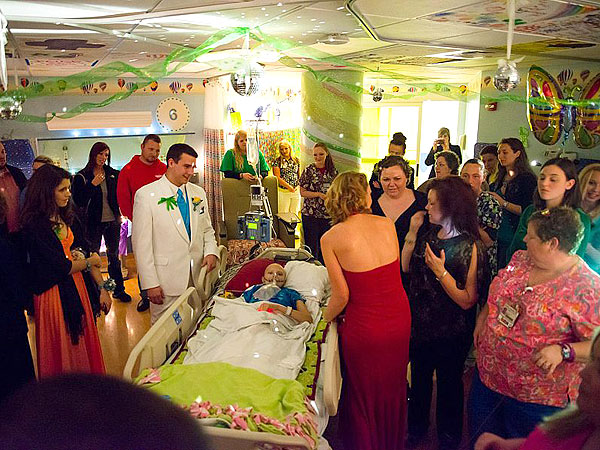 Teen with Terminal Cancer Has Prom Held in Her Honor| Health, Good Deeds, Real People Stories