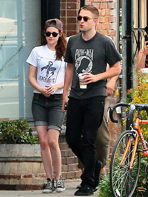 Robert Pattinson and Kristen Stewart Cuddle over Lunch