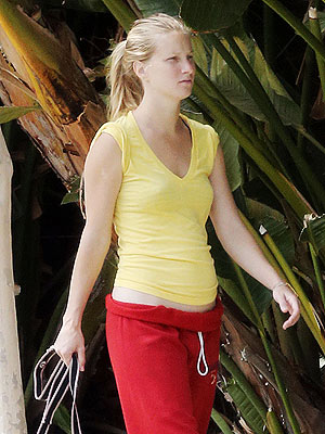 Glee's Heather Morris: Is She Pregnant?