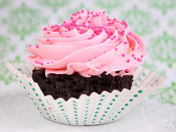 Make Suri Cruise's Birthday Cupcakes| Celebrity Diners Club, Katie Holmes, Suri Cruise
