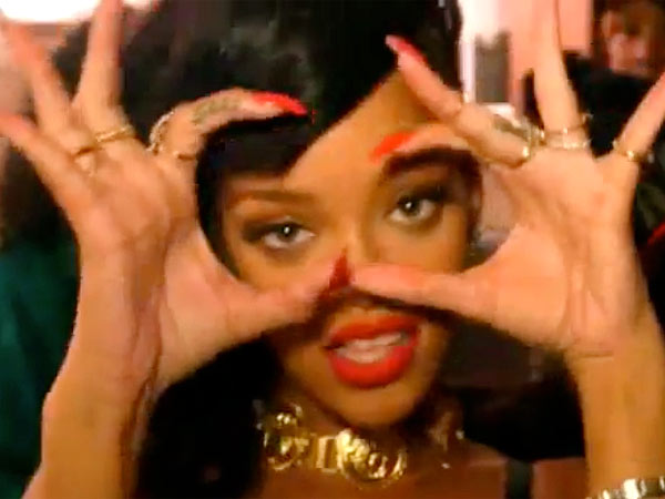 What Did Rihanna Think of Her Bizarre Flight with Fans?