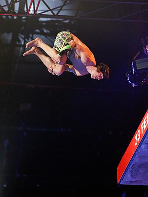 Splash Crowns a Champion| Splash, TV News, Drake Bell, Nicole Eggert