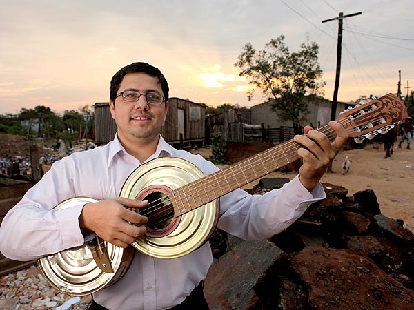 Favio Chavez Helps Children Make Music – Out of Trash| Heroes Among Us, Good Deeds, Real People Stories, Real Heroes
