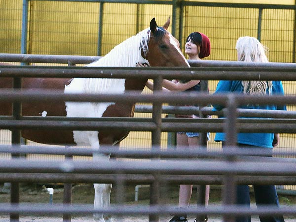 Paris Jackson Bonds with Mom Debbie Rowe at a Horse Farm| Debbie Rowe, Michael Jackson, Paris Jackson