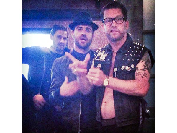 Justin Theroux Enjoys a Night Out with Guy Pals in N.Y.C.