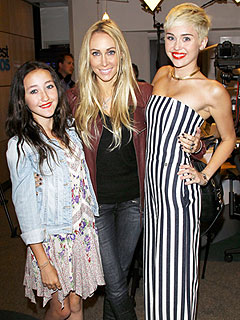 Miley's 'Worried' About Sister During Parents' Divorce