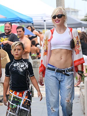 Zuma Rossdale Learns How to Surf in Long Beach| Gwen Stefani, Kingston Rossdale, Zuma Rossdale