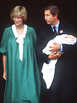 Kate's Meet-the-Baby Dress: What She Wore| Royal Baby, Kate Middleton, Prince George, Prince William, Individual Class, Prince Charles