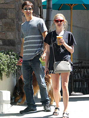 Amanda Seyfried and Justin Long Are Inseparable!| Couples, Caught in the Act, Amanda Seyfried, Drew Barrymore, Justin Long