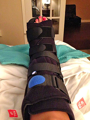 Carrie Underwood Takes a Stiletto-Fueled Stage Tumble| Health, Music News, Carrie Underwood
