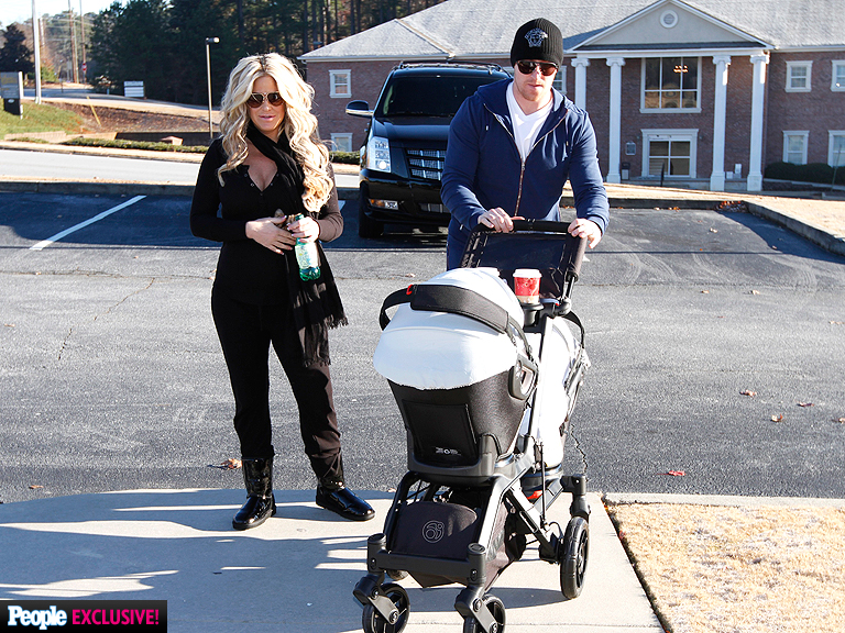 Kim Zolciak Steps Out with Newborn Twins 1 Entertainment Blog(02)