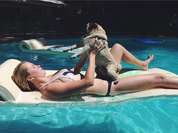 Ireland Baldwin in the Pool with Her Dog: Photo