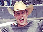 Which Country Star Kicked Back Before Heading to the ACM Awards?