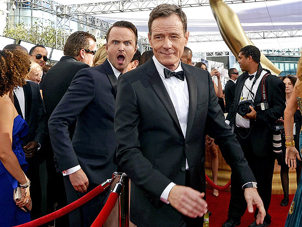 Aaron Paul Shows He Knows How to Work the Red Carpet| Emmy Awards, Primetime Emmy Awards 2013, Breaking Bad, Aaron Paul, Bryan Cranston, Kiernan Shipka