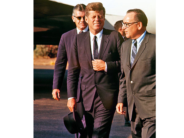 Rare and New Photos: President Kennedy Touring the U.S. in the Autumn of 1963| Kennedy Assassination, Jacqueline Kennedy Onassis, John F. Kennedy, Authors Class