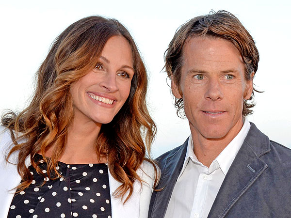 Commiserate With These Stars on National Married to A Scorpio Support Day| Anne Hathaway, Bill Clinton, Blake Lively, Camila Alves, Goldie Hawn, Hillary Rodham Clinton, Julia Roberts, Kurt Russell, Matthew McConaughey, Ryan Reynolds
