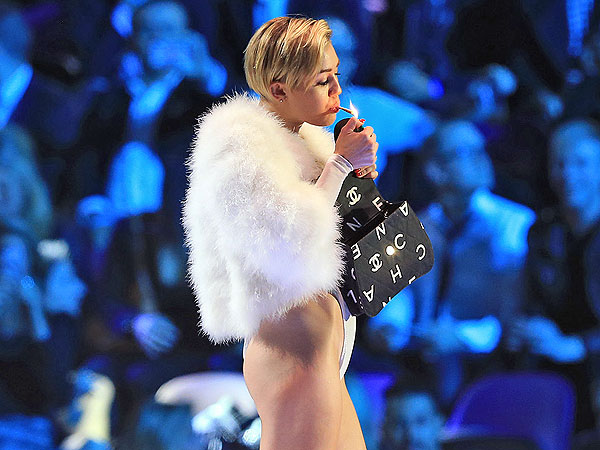 Miley Cyrus Turns 21 – Here Are 21 Times We Forgot How Young She Is| Liam Hemsworth, Miley Cyrus