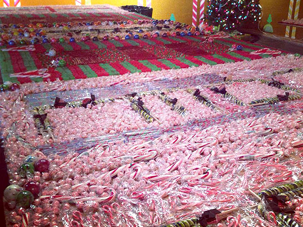 Home Sweet Home: See the World's Largest Gingerbread House| Real People Stories