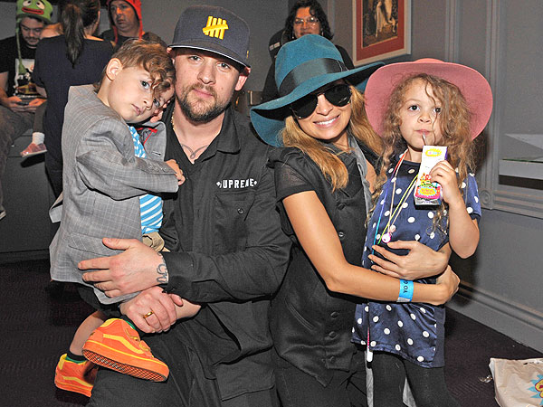 10 Ways The Simple Life Proves 2003 Was a Much Simpler Time| The Simple Life, Nicole Richie, Paris Hilton