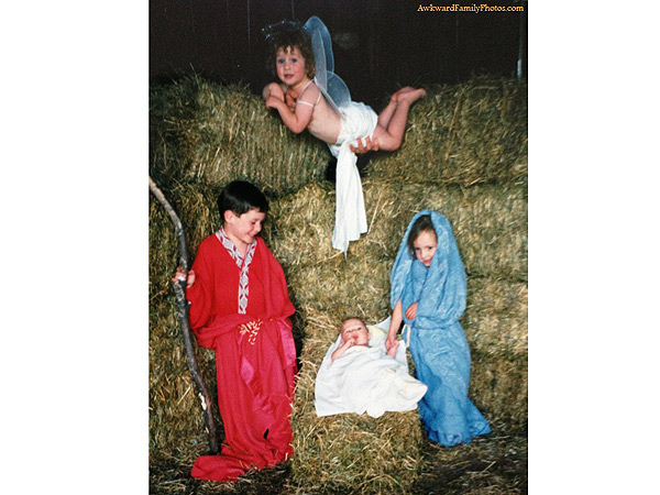 'Tis the Season to Be Awkward: The 12 Most Embarrassing Christmas Portraits Online| Christmas