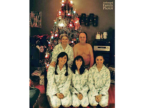 'Tis the Season to Be Awkward: The 12 Most Embarrassing Christmas Portraits Online| Christmas