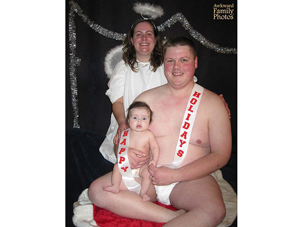 'Tis the Season to Be Awkward: The 12 Most Embarrassing Christmas Portraits Online| Christmas