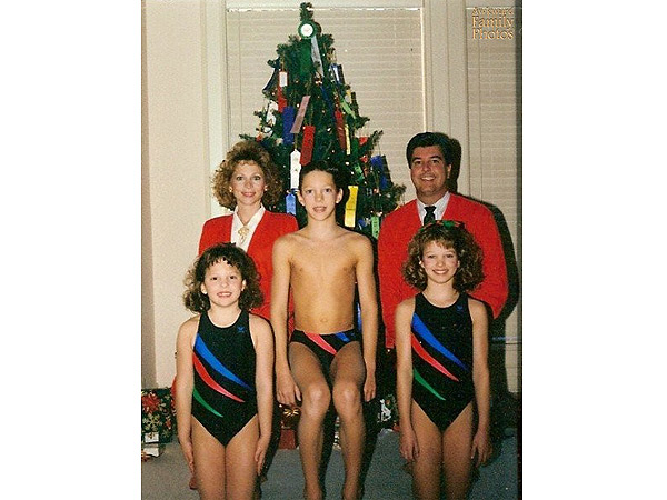 'Tis the Season to Be Awkward: The 12 Most Embarrassing Christmas Portraits Online| Christmas