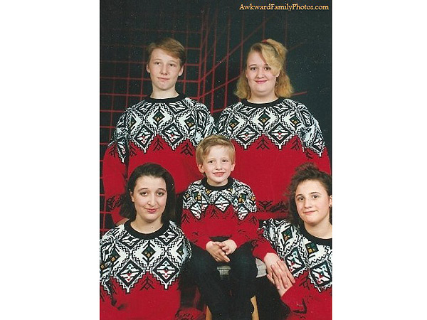 'Tis the Season to Be Awkward: The 12 Most Embarrassing Christmas Portraits Online| Christmas