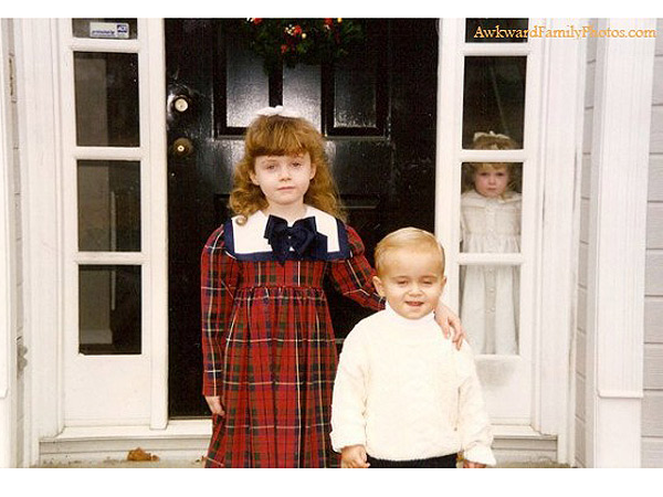 'Tis the Season to Be Awkward: The 12 Most Embarrassing Christmas Portraits Online| Christmas