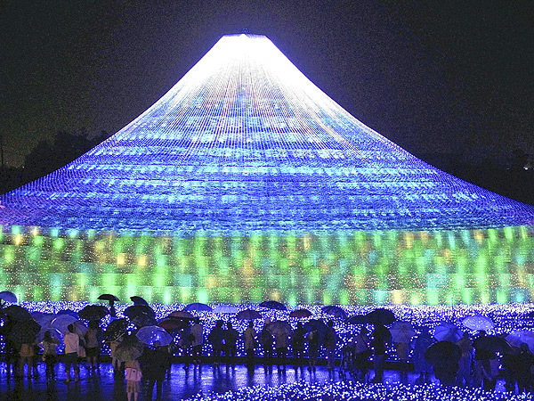 Blinded by Holiday Cheer: Japan's Installation of 7 Million Lights| Christmas