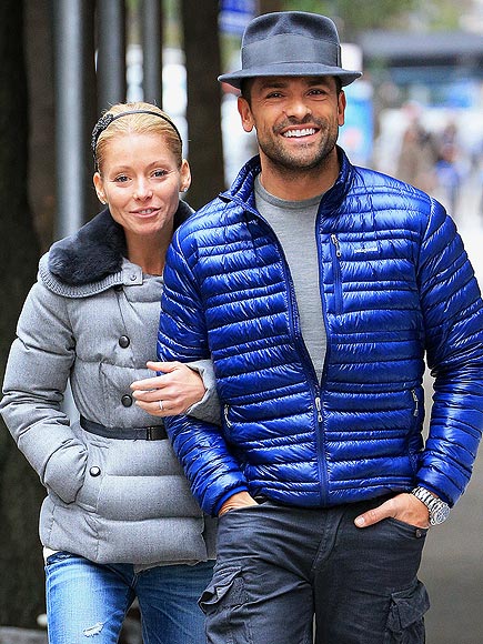7. GET TOUCHY-FEELY photo | Kelly Ripa, Mark Consuelos