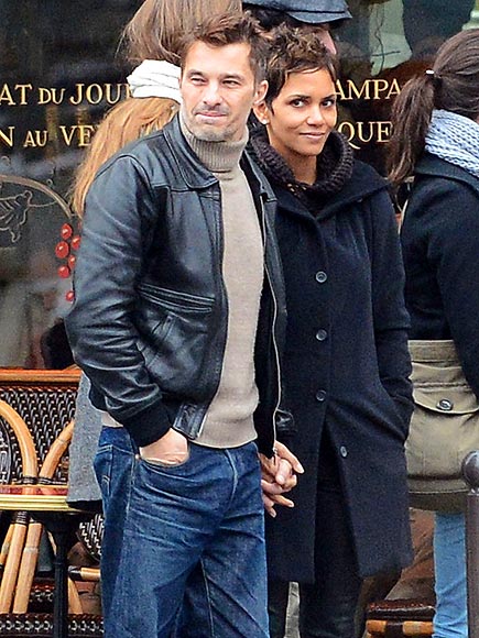 HANDS-ON photo | Halle Berry