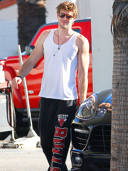 WHAT A GAS photo | Liam Hemsworth