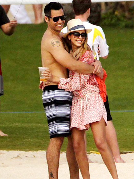 CABO CUDDLE photo | Cash Warren, Jessica Alba