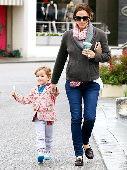 PRETTY IN PINK photo | Jennifer Garner