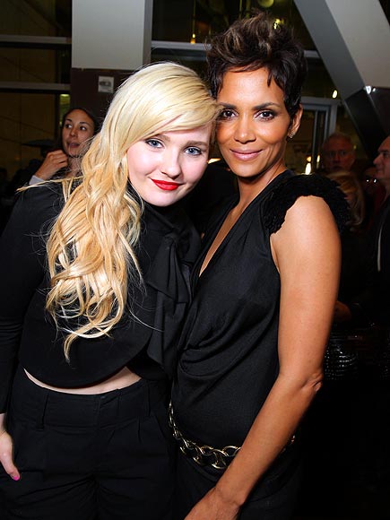 PHONING IT IN photo | Abigail Breslin, Halle Berry