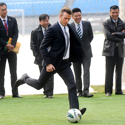TIED DOWN photo | David Beckham