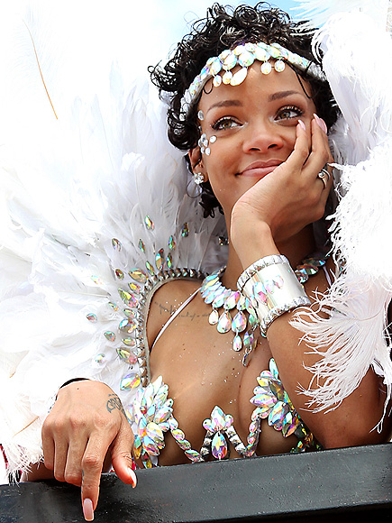 HOMECOMING QUEEN photo | Rihanna