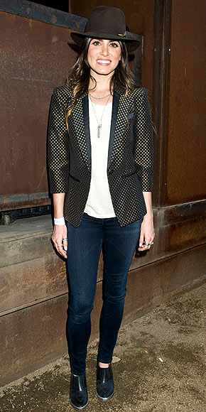Love Her Outfit!