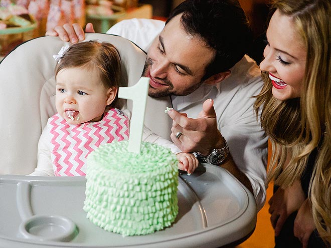 Jason And Molly Mesnick Daughter Riley 1st Birthday Party Photos 