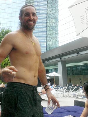 Jake Owen Crashes a Girls' Weekend – and Wins Over a Few New Fans!| Country, Jake Owen