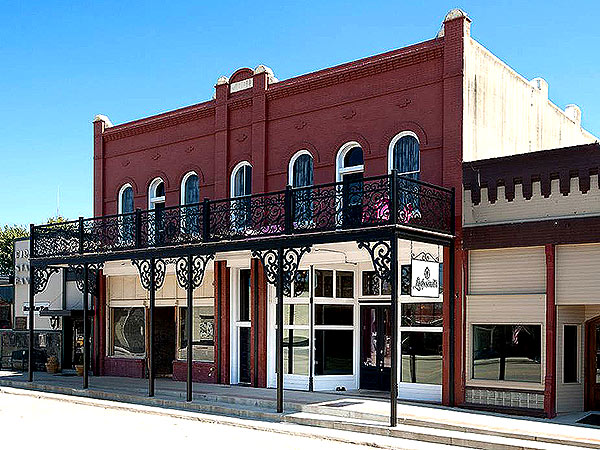 Miranda Lambert Opens Her Own Bed & Breakfast in Oklahoma| Blake Shelton, Miranda Lambert