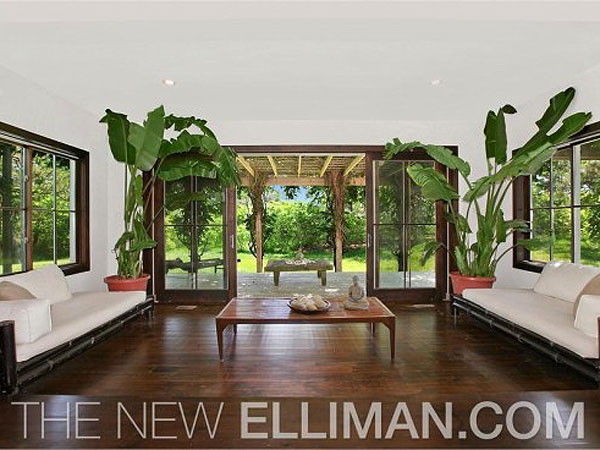 Scarlett Johansson Buys $2.2 Million Home in the Hamptons| Celeb Real Estate, Scarlett Johansson
